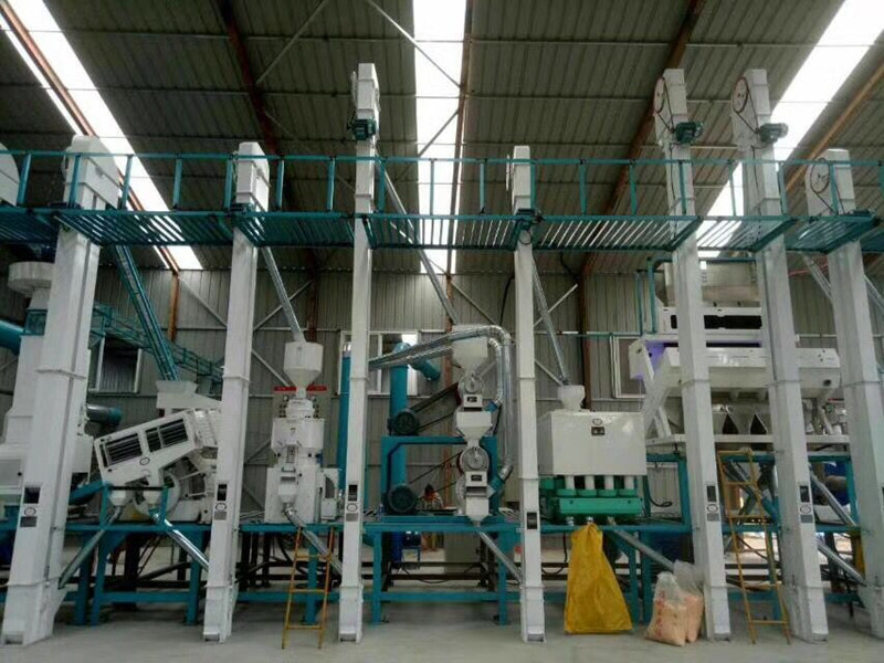 大連市30噸大米加工設(shè)備安裝完成