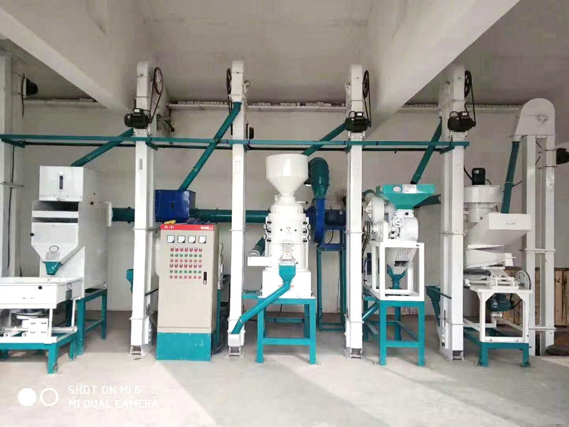 遼寧朝陽(yáng)18噸小米成套加工設(shè)備安裝完畢