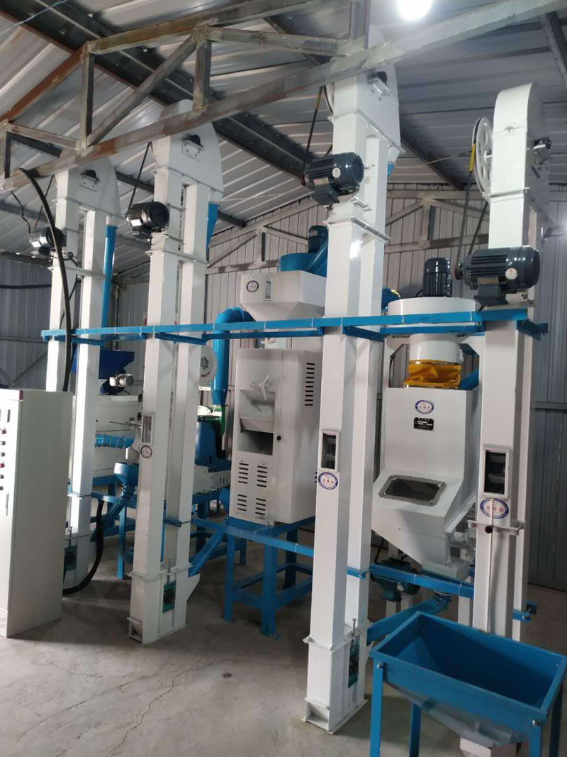 NZJ10型小米成套加工設(shè)備安裝調(diào)試完畢。河北人張家口蔚縣宋家莊鄉(xiāng)宋家莊村