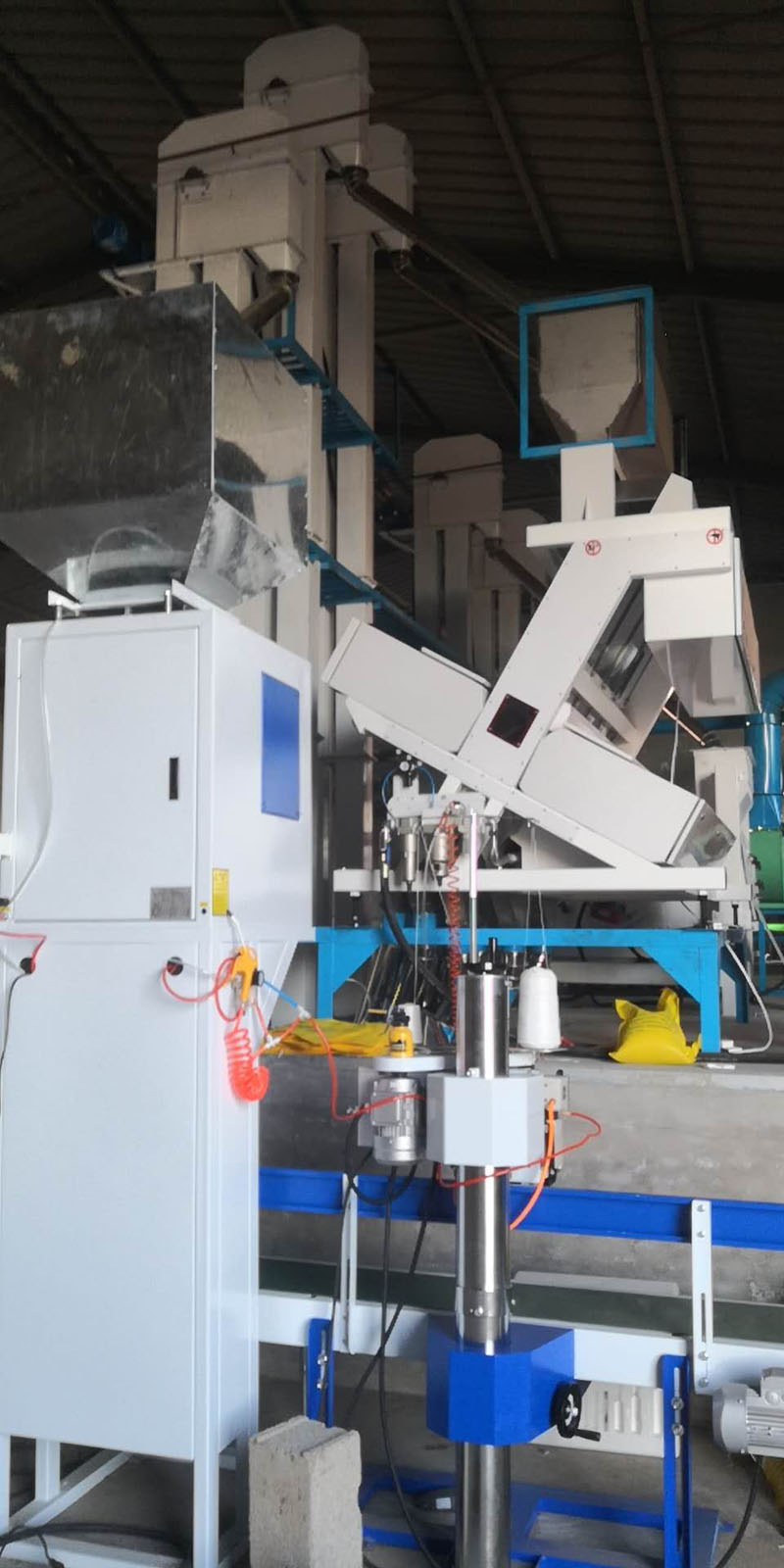 內(nèi)蒙赤峰敖漢旗羊場NZJ30B大米成套加工設(shè)備安裝調(diào)試完畢